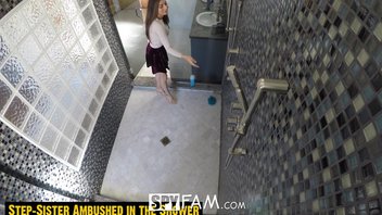 Прямо в душевой кабинке Нину Норт (Nina North) отодрал жеребец