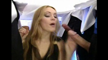 Лаура Сенклер сосёт у типов под простынёй