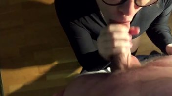 Отодвинул трусики и вставил жене