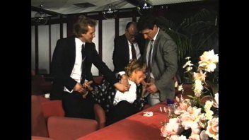 Joy Karins - В ресторане