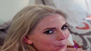 Блондинка Кристи Стивенс (Christie Stevens) кушает сперму из члена любовника