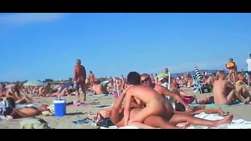 ПОДБОРКА ПУБЛИЧНОГО СЕКСА НА НУДИСТСКОМ ПЛЯЖЕ