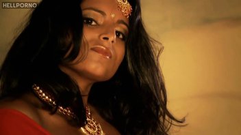 Индийская принцесса с удавом