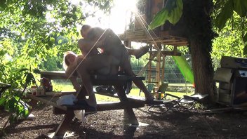 Присунул Жене на Даче.