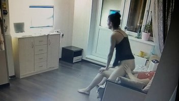 Парень снял на скрытую камеру секс с брюнеткой дома
