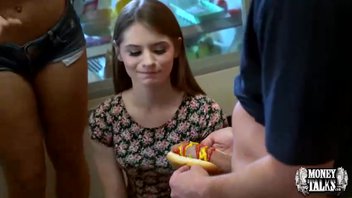 Кормежка сучек членом, это надо видеть