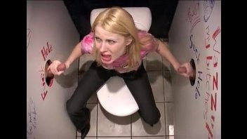 Двойной Глори Холл с пьяной русской студенткой  в туалете