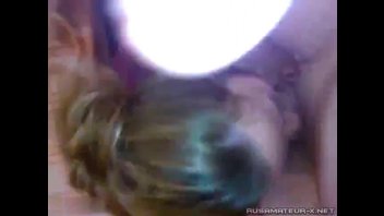 Обеспечила парню уверенный стояк  посредством минета