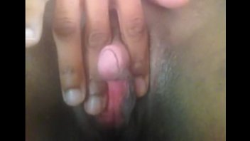 Сучка ласкает свой большой клитор и кончает от этого