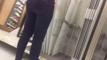 Слежка за попкой – любительское подглядывание