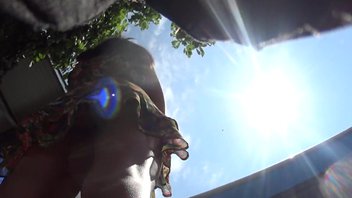 Трусики зрелой, вид камеры снизу