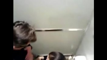 Реальное порно в туалете клуба