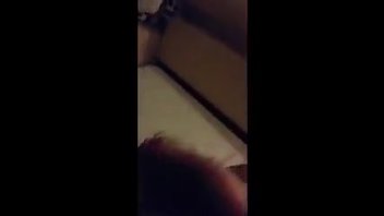 Заводная женушка брюнетка сосет и трахается