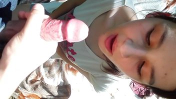 Отлично сосет и получает сперму, минет девки от первого лица