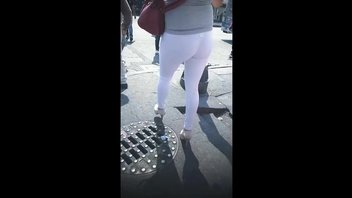 Красивая попка в белом