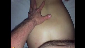 Засаживает в попочку блондинки