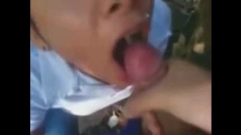 Разводит девушку на секс и снимает все от первого лица, в финале на рот сперма отправляется