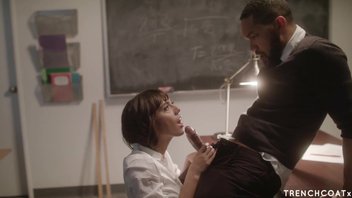 Черный профессор с гигантским хуем помог отличнице расслабиться после занятий Дженис Гриффит (Janice Griffith)