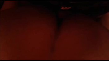 Жена страпонит