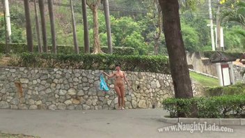 Lada обнажается на публике(5)