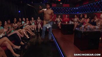 Секс в клубе