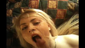 Девушке кончили в рот
