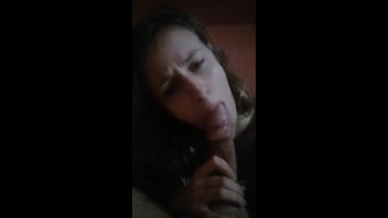 Старательный минет от молодой дурочки