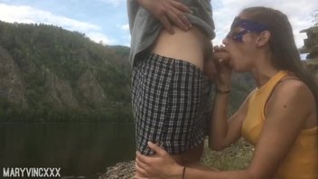 Минет на берегу  безлюдного  озера