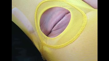 Заины жёлтые колготки