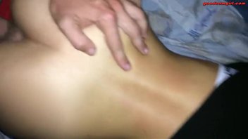 Трахает девушку пока родители на работе