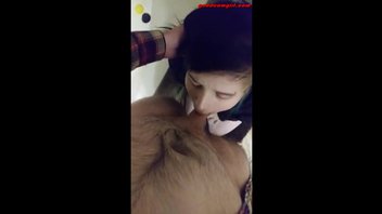 Мужик трахнул в рот девку