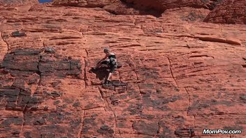 MomPov - Трахнул зрелую скалолазку в укромном месте