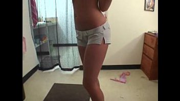 Молодая девка сосет и скачет со своим приятелем