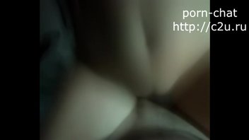 Скачет на самце