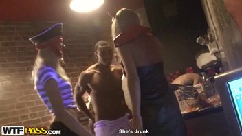 Сумашедшая вечеринка в честь Хэллоуина Часть 4