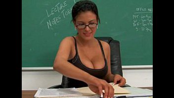 Загорелый учитель с большим выменем