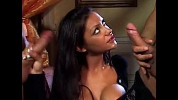 Мулатка Elena Grimaldi служит двум господам