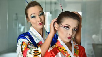 Кристи Лав помогает Алексе Де Ла Флор стать гейшей мирового класса