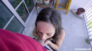 Шикарная брюнетка