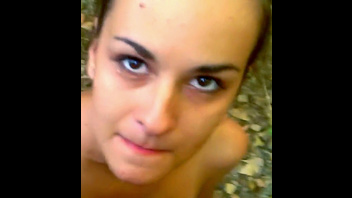 Шаболдочка отсасывает член