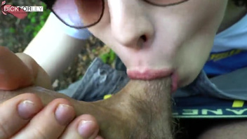 Русский публичный пикап, трахнул шлюшку за 300 фальшивых долларов в парке