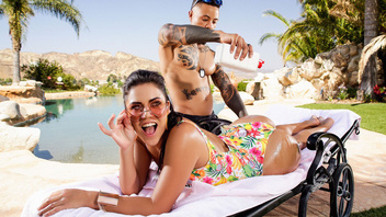 Анальное спаривание у бассейна