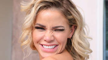 Джесса любит ебаться в задницу с большим и толстым членом