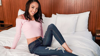 Дикая азиатская штучка обожает горячий дикий трах во все дырки