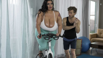 Жирная телка пришла к своему фитнес инструктору но вместо тренировки решила заняться сексом