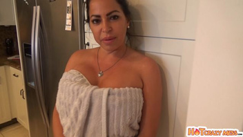 Мачеха после душа заметила что за ней подглядывает ее приемный сын