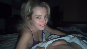 Русской  жене ночью захотелось поиграть с членом