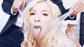 Жесткий трах блондинки с шикарным телом и великолепным нижнем белье