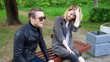 Мужик познакомился с телочкой на улице и уболтал ее на секс