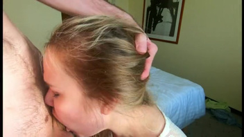 Русский   парень грубо трахнул Машку в рот